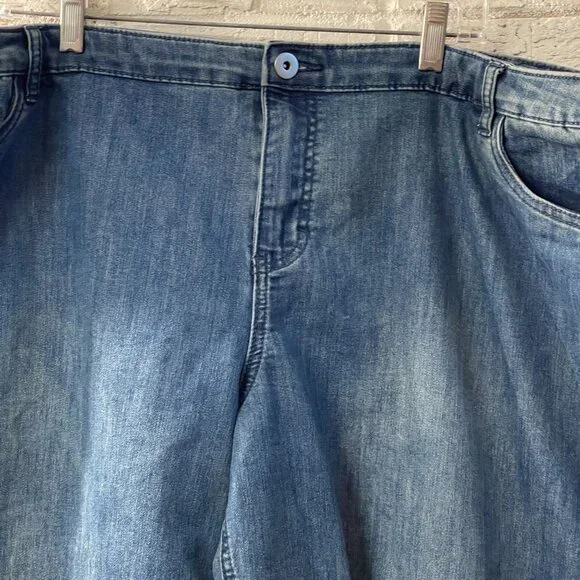 CJ Banks Denim Bermuda Shorts with Embellished Pockets โ Size 24W - Picture 2 of 11